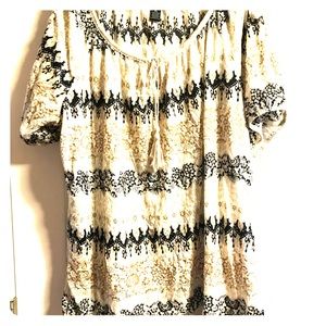 ❤️  French Laundry cold shoulder knit top